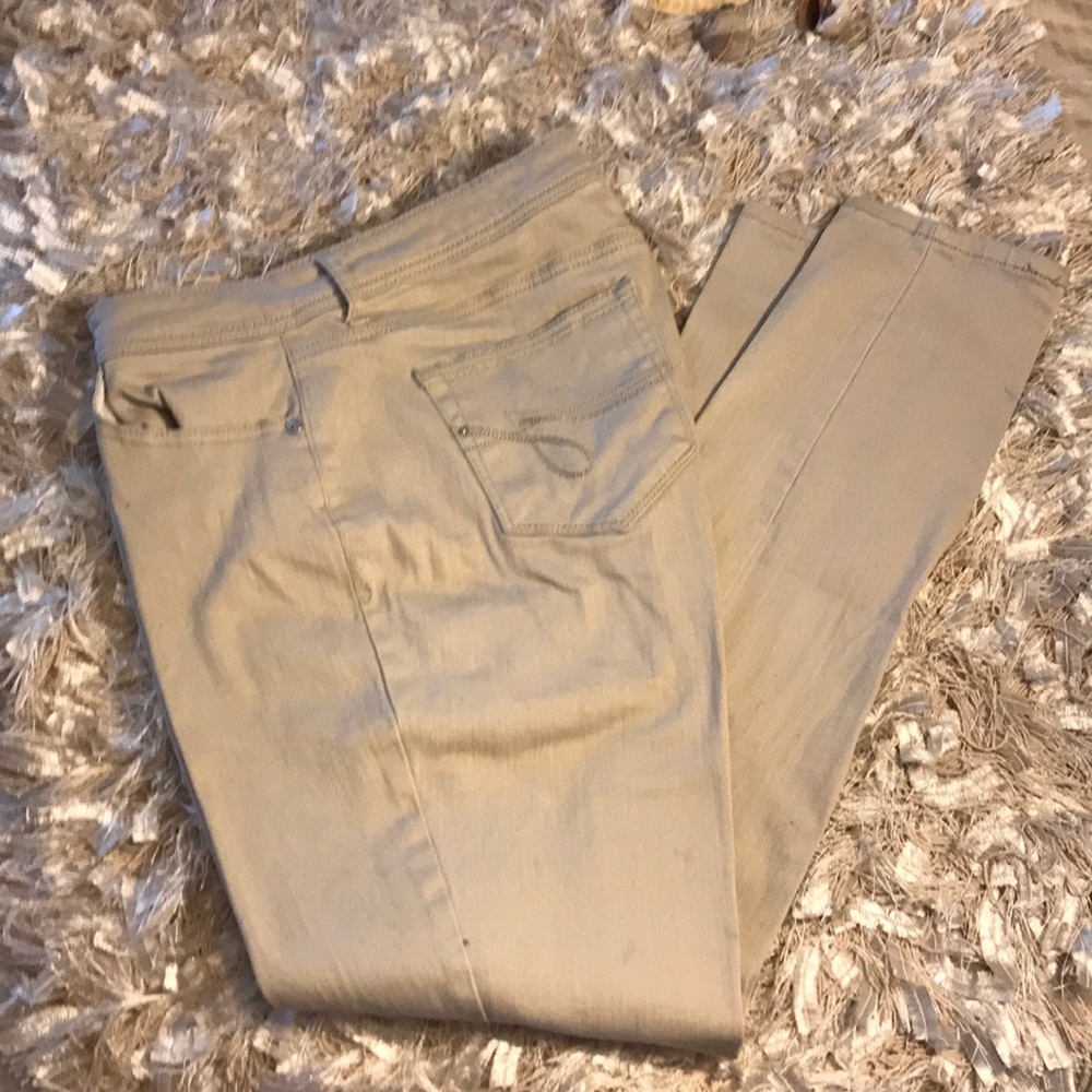 📌Jordache skinny jeans tan